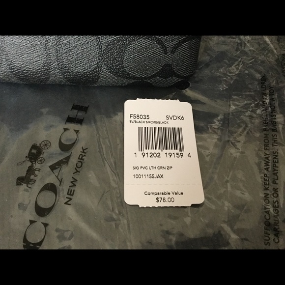 Corner Zip Wristlet in Signature Canvas - Picture 4 of 6